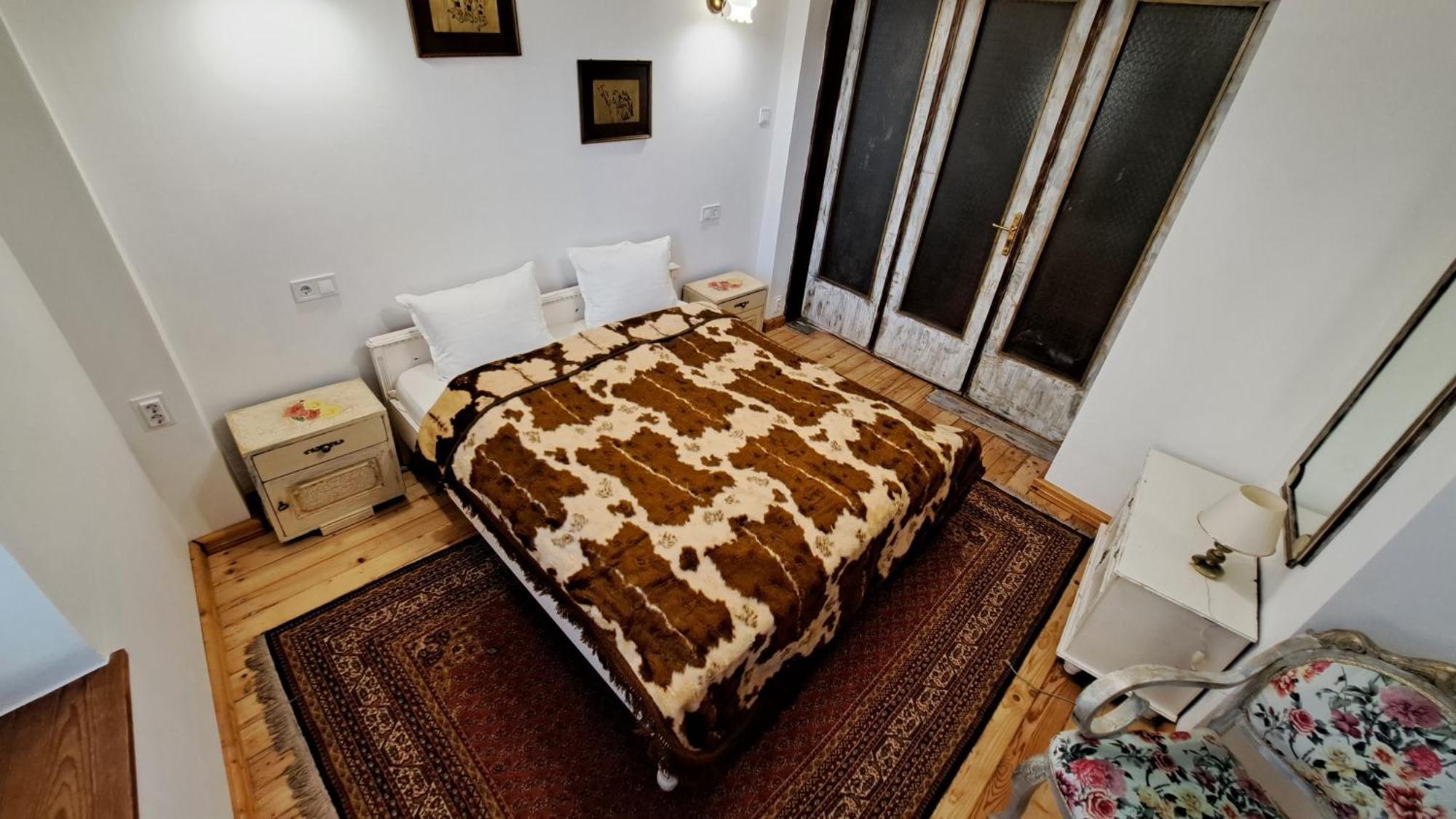 Modern & Old Apartment *